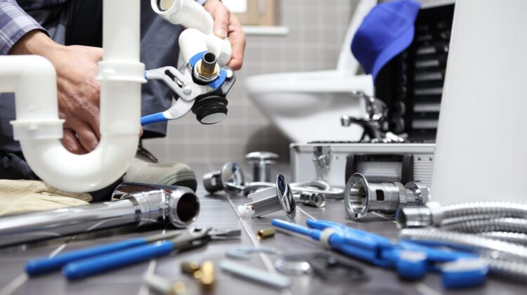 Benefits Of Hiring A Professional Emergency Plumber